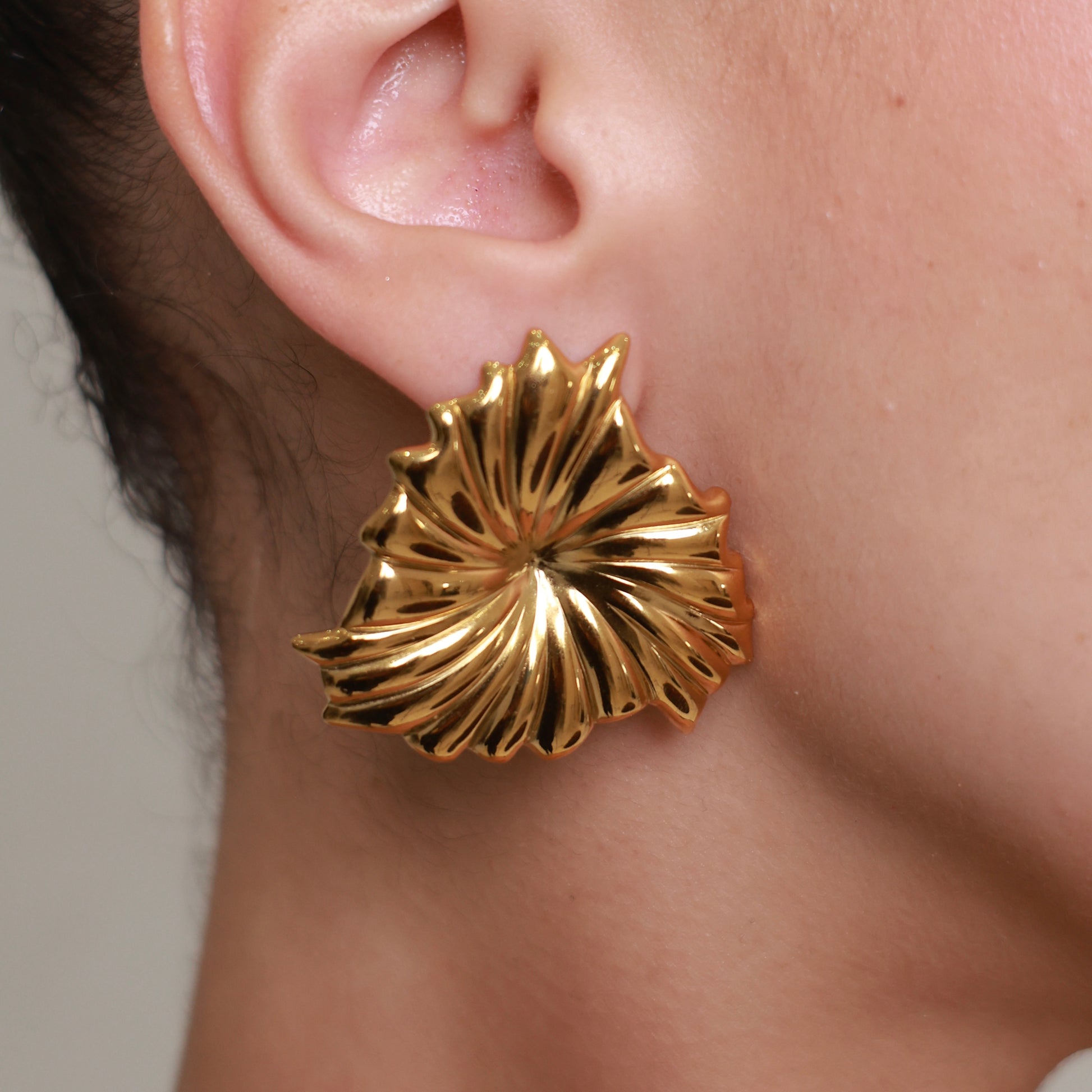 Lustre Palm Earrings