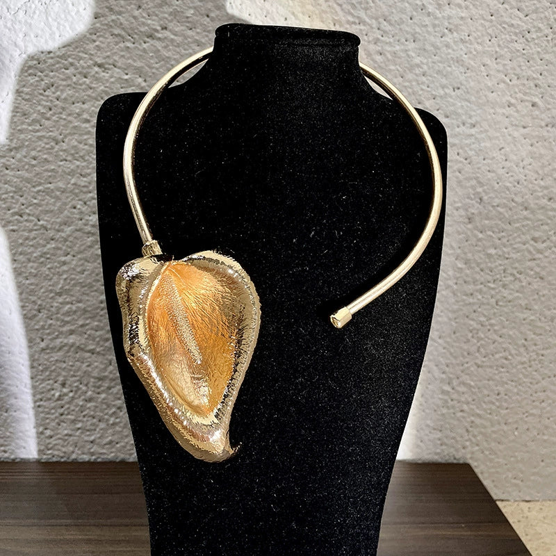 Petal Collar Necklace in Gold